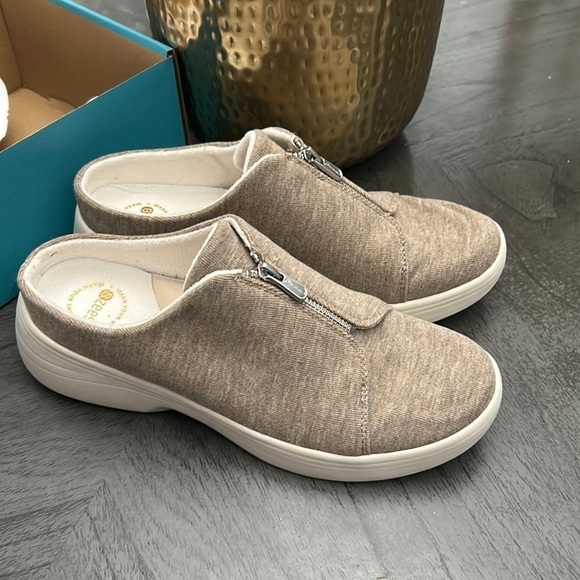 Bzees Easy Going Mule (WIDE) - Picture 5 of 8